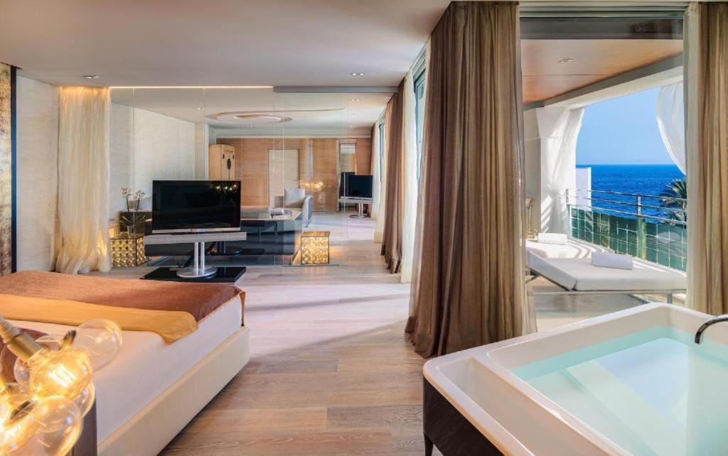 Suite Presidencial con vistas al mar y acceso al spa