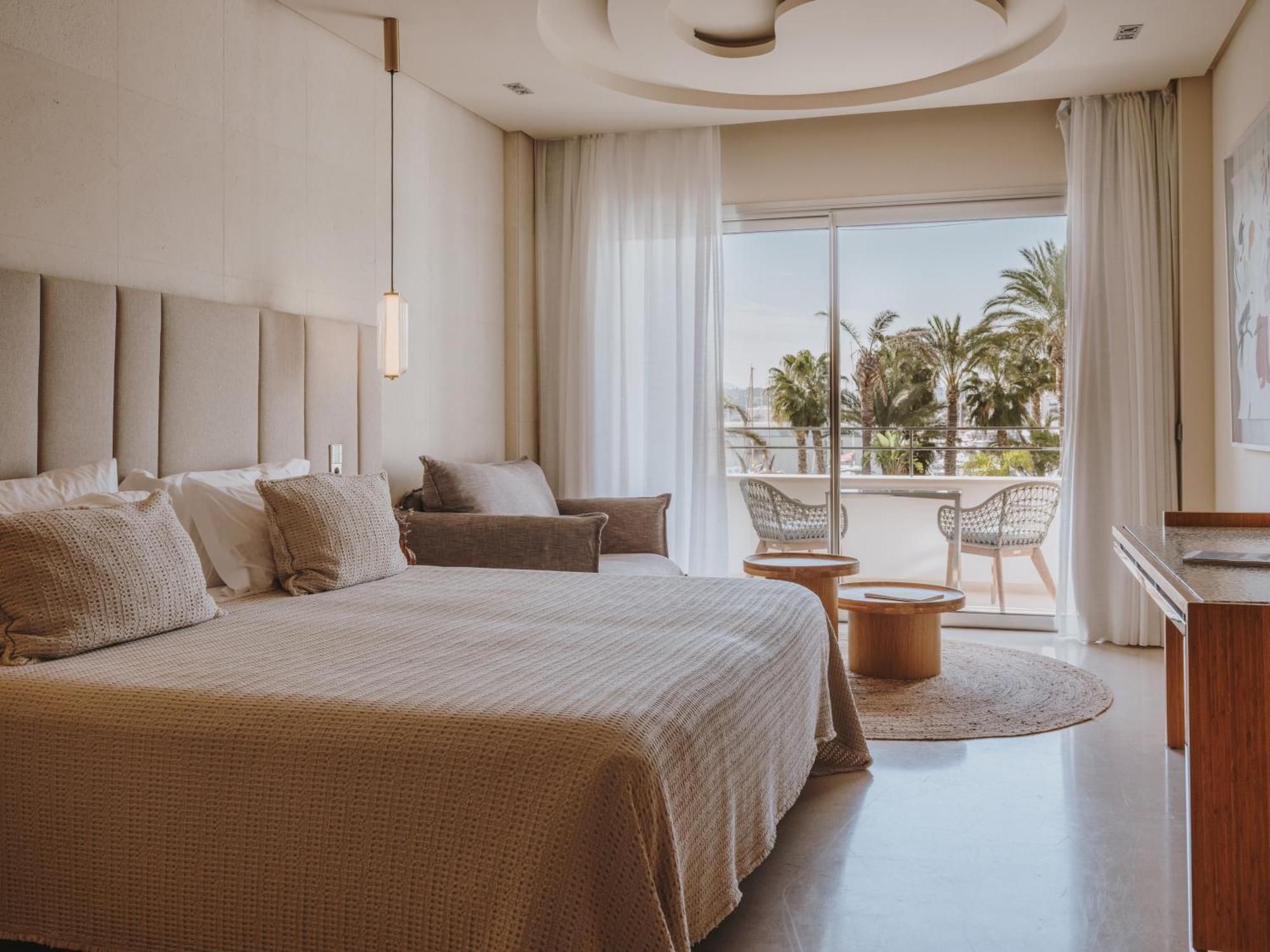 Deluxe Double Room Terrace Pool View & SPA access